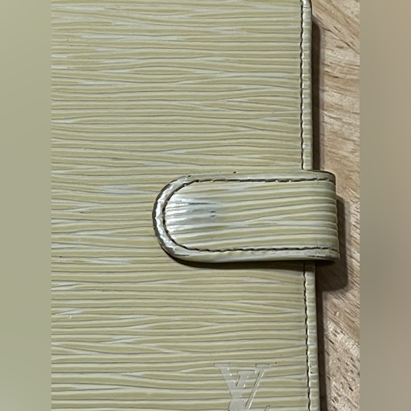 LOUIS VUITTON Vanilla Pepper Epi Porte-Billets - Picture 2 of 16